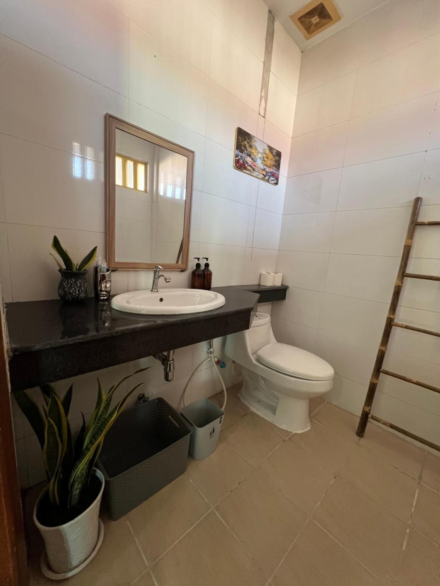 D32 Homestay Near Airport Behind Brown Coffee Airport Phnom Penh Exterior foto